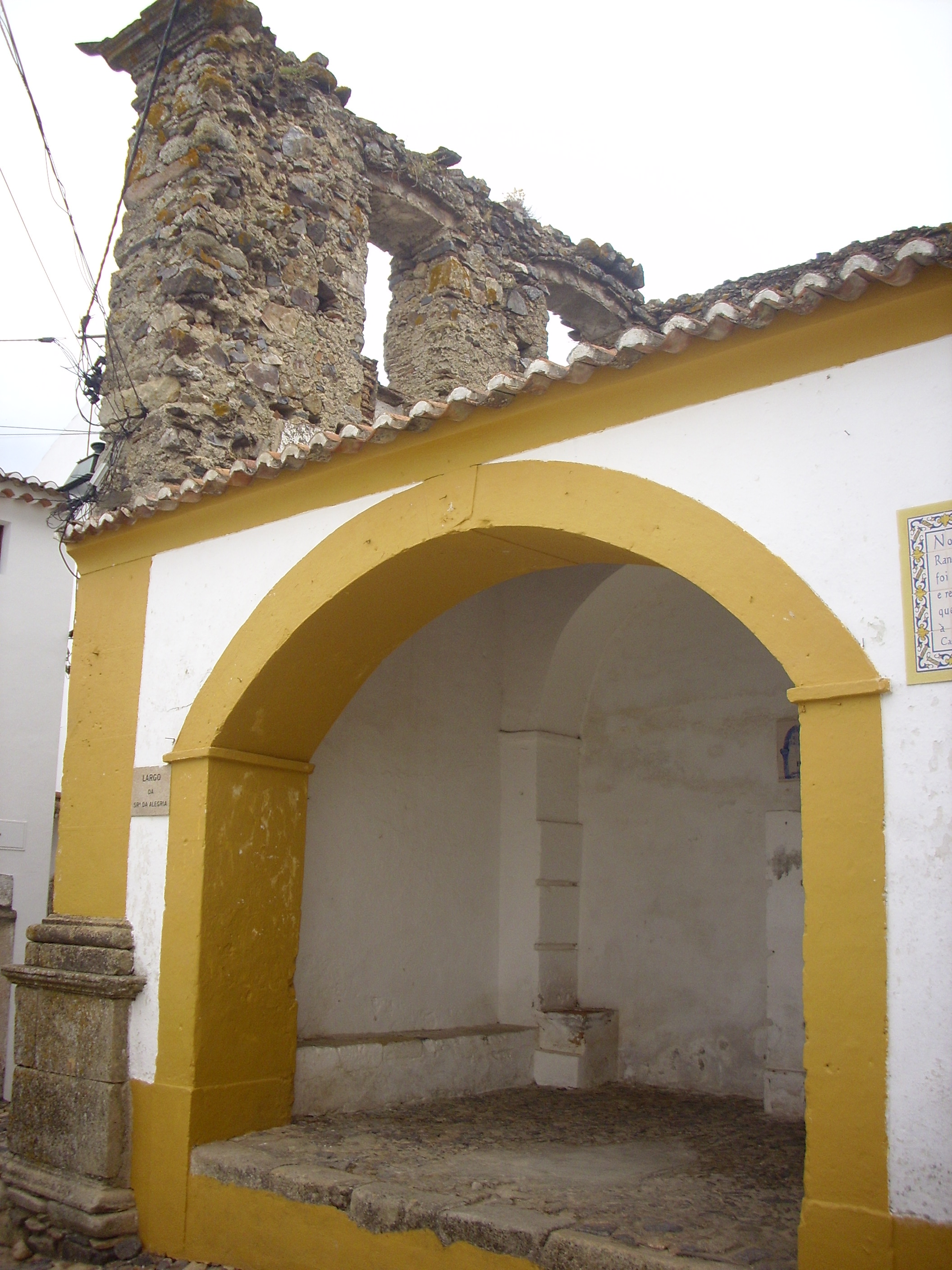 Pormenor da alvenaria de pedra do castelo de Castelo de Vide